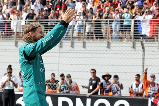 Sebastian Vettel (GER) Aston Martin F1 Team at the drivers end of season group photograph.
20.11.2022. Formula 1 World Championship, Rd 22, Abu Dhabi Grand Prix, Yas Marina Circuit, Abu Dhabi, Race Day.
- www.xpbimages.com, EMail: requests@xpbimages.com © Copyright: Bearne / XPB Images