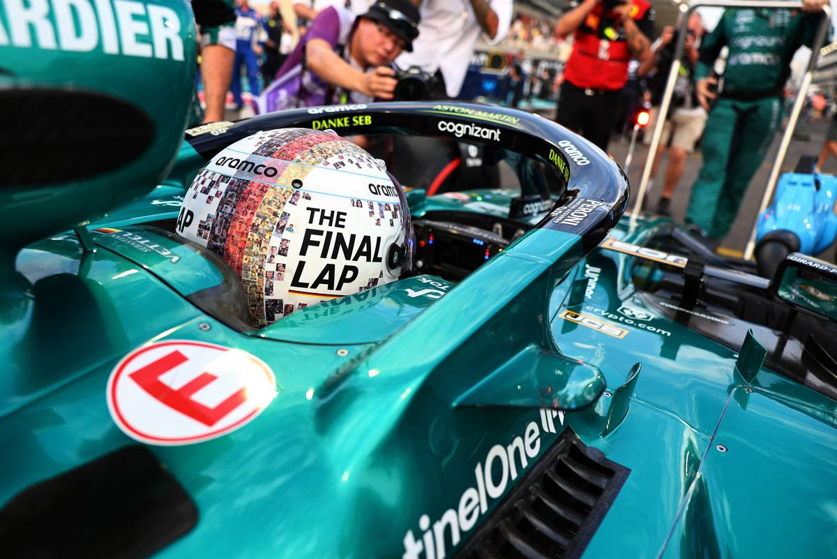 Sebastian Vettel (GER) Aston Martin F1 Team AMR22 on the grid. 20.11.2022. Formula 1 World Championship, Rd 22, Abu Dhabi Grand Prix, Yas Marina Circuit, Abu Dhabi, Race