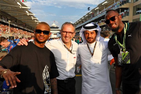 (L to R): Usher (USA) Singer on the grid with Stefano Domenicali (ITA) Formula One President and CEO; Mohammed Bin Sulayem (UAE) FIA President; and Usain Bolt (JAM) Former Athlete.
20.11.2022. Formula 1 World Championship, Rd 22, Abu Dhabi Grand Prix, Yas Marina Circuit, Abu Dhabi, Race Day.
- www.xpbimages.com, EMail: requests@xpbimages.com © Copyright: Batchelor / XPB Images