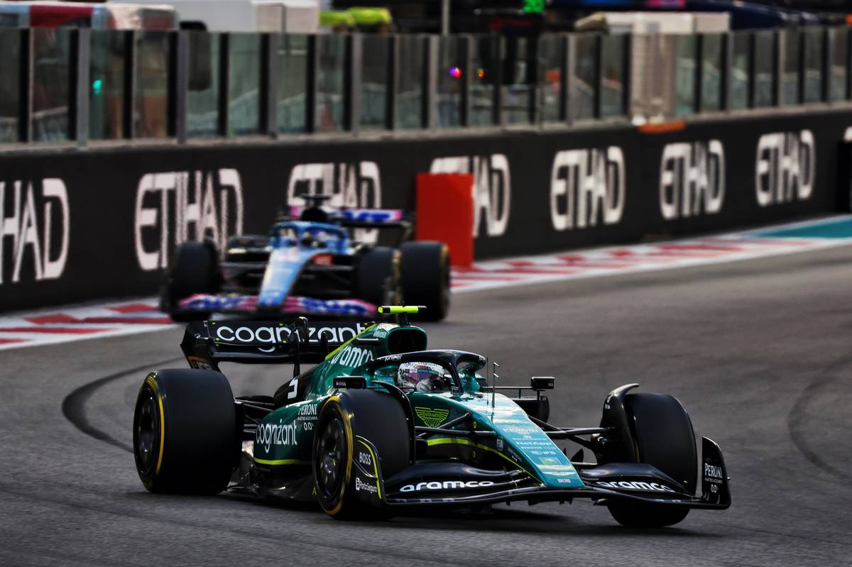 Sebastian Vettel (GER) Aston Martin F1 Team AMR22. 20.11.2022. Formula 1 World Championship, Rd 22, Abu Dhabi Grand Prix, Yas Marina Circuit, Abu Dhabi, Race