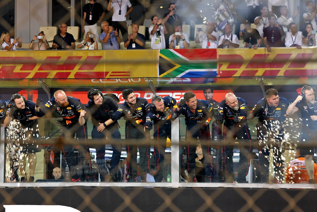 Red Bull Racing celebrate victory for Max Verstappen (NLD) Red Bull Racing at the end of the race. 20.11.2022. Formula 1 World Championship, Rd 22, Abu Dhabi Grand Prix, Yas Marina Circuit, Abu Dhabi, Race