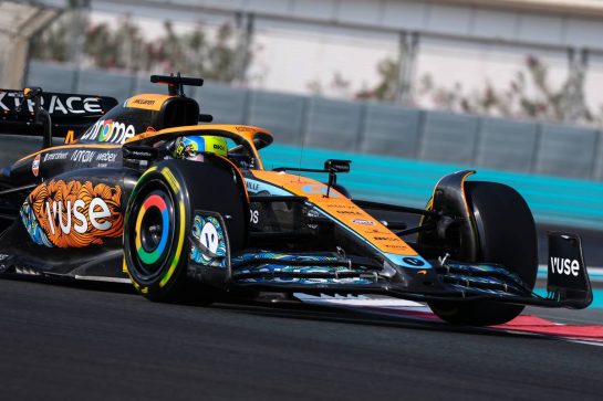 Lando Norris (GBR), McLaren F1 Team 22.11.2022. Formula 1 Testing, Yas Marina Circuit, Abu Dhabi, Tuesday.- www.xpbimages.com, EMail: requests@xpbimages.com © Copyright: Charniaux / XPB Images