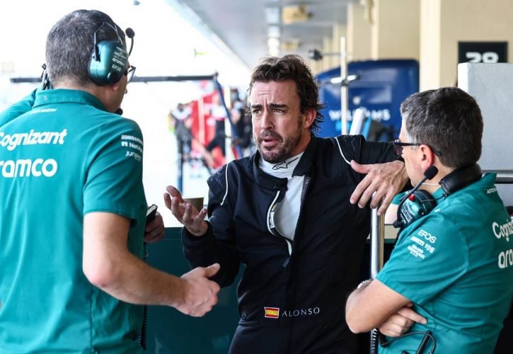 Fernando Alonso (ESP), Aston Martin Racing 22.11.2022. Formula 1 Testing, Yas Marina Circuit, Abu Dhabi, Tuesday