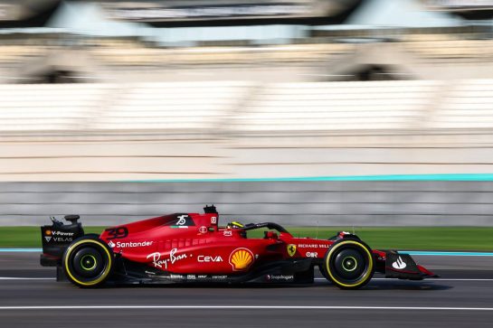 Robert Shwartzman (RUS), Scuderia Ferrari 22.11.2022. Formula 1 Testing, Yas Marina Circuit, Abu Dhabi, Tuesday.- www.xpbimages.com, EMail: requests@xpbimages.com © Copyright: Charniaux / XPB Images