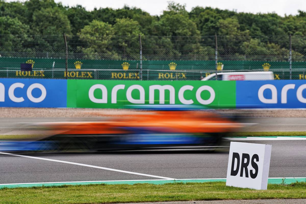Lando Norris (GBR) McLaren MCL35 passes DRS zone. 01.08.2020. Formula 1 World Championship, Rd 4, British Grand Prix, Silverstone, England, Qualifying