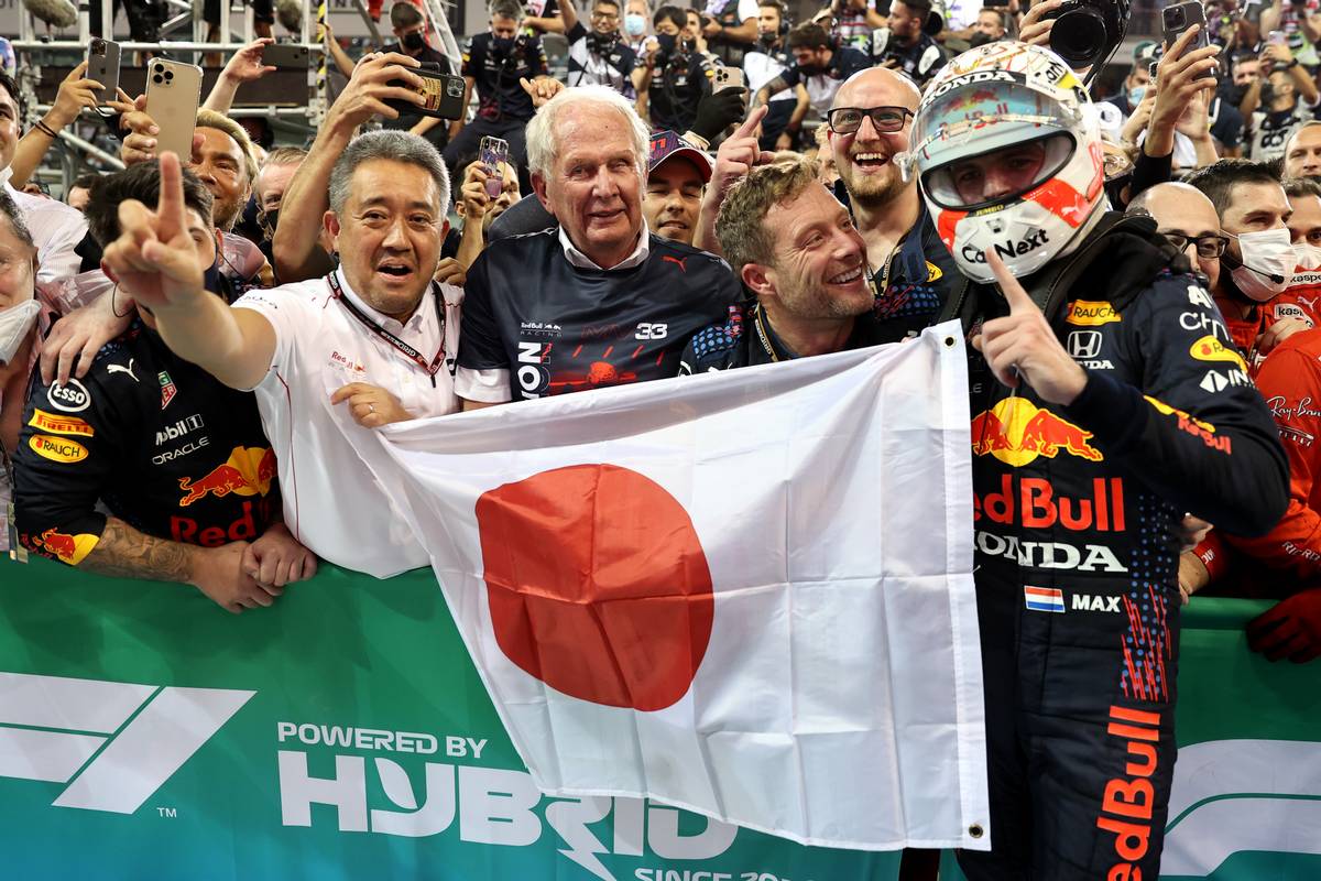 1st place and new World Champion, Max Verstappen (NLD) Red Bull Racing RB16B with Masashi Yamamoto (JPN) Honda Racing F1 Managing Director and Dr Helmut Marko (AUT) Red Bull Motorsport Consultant. 12.12.2021. Formula 1 World Championship, Rd 22, Abu Dhabi Grand Prix, Yas Marina Circuit, Abu Dhabi, Race