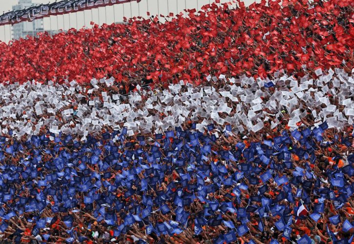 Circuit atmosphere - fans in the grandstand. 04.09.2022. Formula 1 World Championship, Rd 14, Dutch Grand Prix, Zandvoort, Netherlands, Race