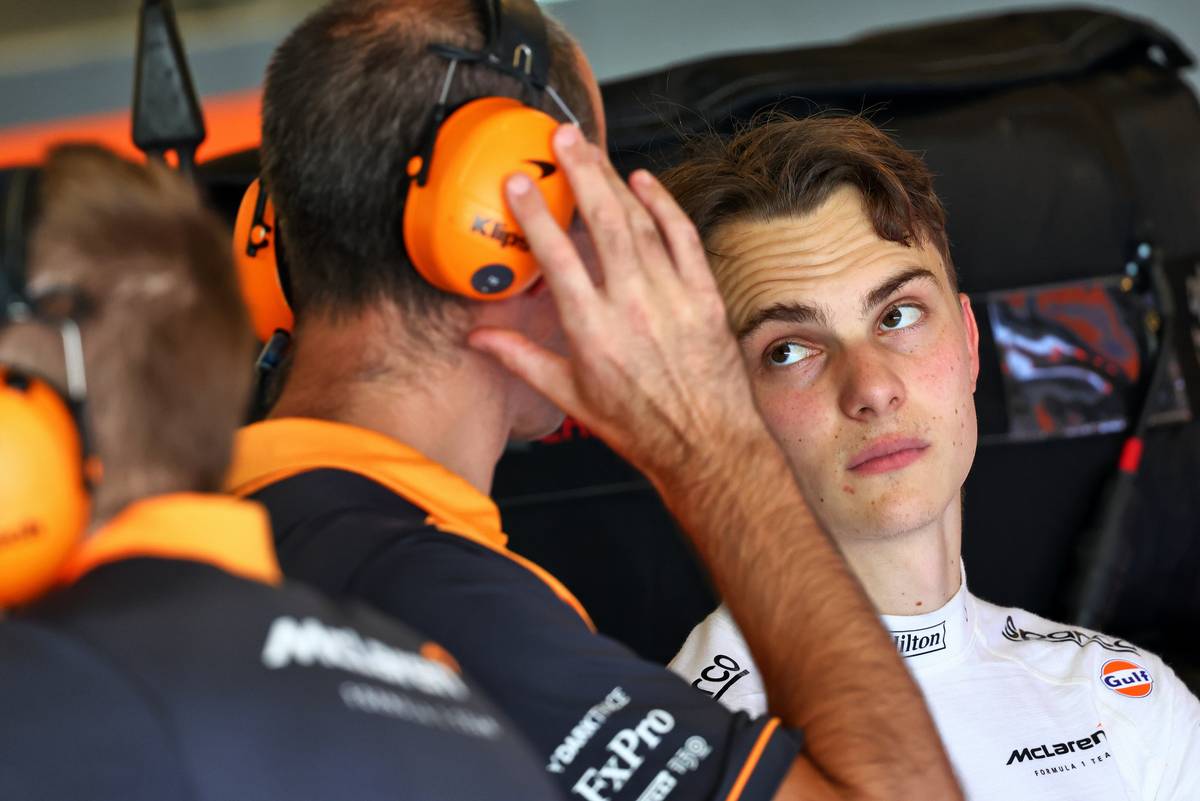 Oscar Piastri (AUS) McLaren.  21.11.2022.  Tes Formula 1, Sirkuit Yas Marina, Abu Dhabi, Senin
