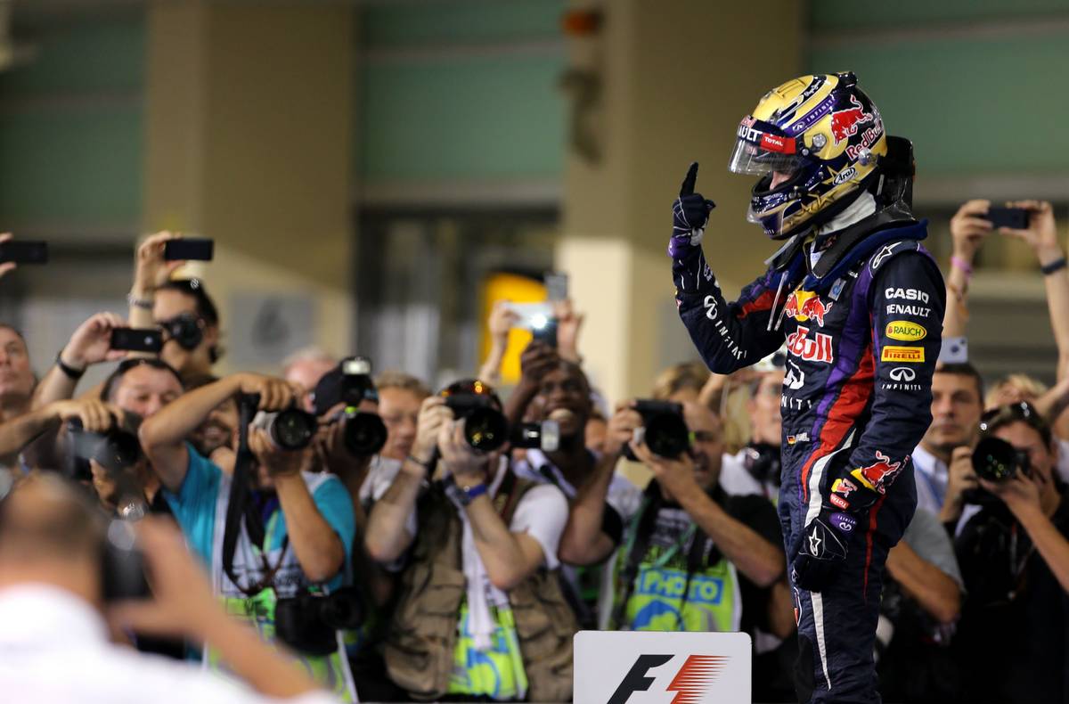 Sebastian Vettel (GER), Red Bull Racing  03.11.2013. Formula 1 World Championship, Rd 17, Abu Dhabi Grand Prix, Yas Marina Circuit, Abu Dhabi, Race 