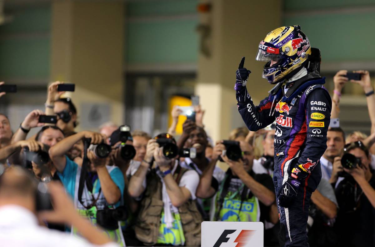 Sebastian Vettel (GER), Red Bull Racing 03.11.2013.  Campeonato Mundial de Fórmula 1, Rd 17, Gran Premio de Abu Dhabi, Circuito Yas Marina, Abu Dhabi, Carrera 