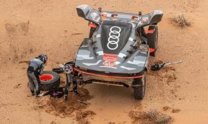 Sainz Jr 'helping hand' lands father in hot water with Dakar stewards