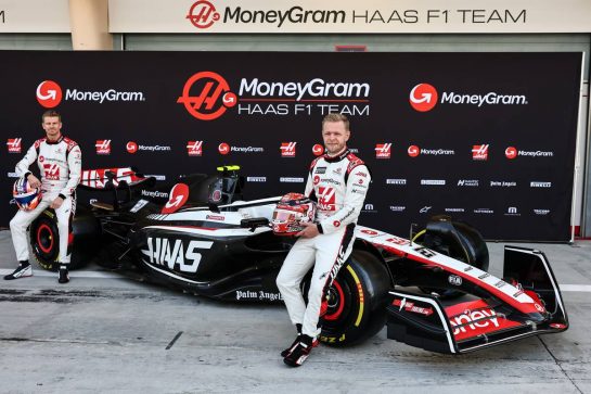 Nico Hulkenberg (GER), Haas F1 Team and Kevin Magnussen (DEN), Haas F1 Team 
23.02.2023. Formula 1 Testing, Sakhir, Bahrain, Day One.
- www.xpbimages.com, EMail: requests@xpbimages.com © Copyright: Charniaux / XPB Images