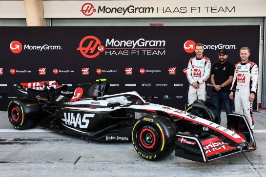 Nico Hulkenberg (GER), Haas F1 Team and Kevin Magnussen (DEN), Haas F1 Team 
23.02.2023. Formula 1 Testing, Sakhir, Bahrain, Day One.
- www.xpbimages.com, EMail: requests@xpbimages.com © Copyright: Charniaux / XPB Images