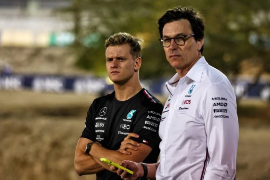 (L to R): Mick Schumacher (GER) Mercedes AMG F1 Reserve Driver with Toto Wolff (GER) Mercedes AMG F1 Shareholder and Executive Director.
23.02.2023. Formula 1 Testing, Sakhir, Bahrain, Day One.
 - www.xpbimages.com, EMail: requests@xpbimages.com © Copyright: Coates / XPB Images