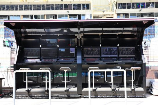 Alpine F1 Team pit gantry.
24.02.2023. Formula 1 Testing, Sakhir, Bahrain, Day Two.
- www.xpbimages.com, EMail: requests@xpbimages.com © Copyright: Batchelor / XPB Images