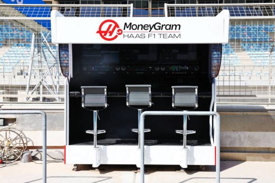 Haas F1 Team pit gantry.
24.02.2023. Formula 1 Testing, Sakhir, Bahrain, Day Two.
- www.xpbimages.com, EMail: requests@xpbimages.com © Copyright: Batchelor / XPB Images