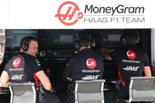 Haas F1 Team pit gantry.
24.02.2023. Formula 1 Testing, Sakhir, Bahrain, Day Two.
- www.xpbimages.com, EMail: requests@xpbimages.com © Copyright: Batchelor / XPB Images