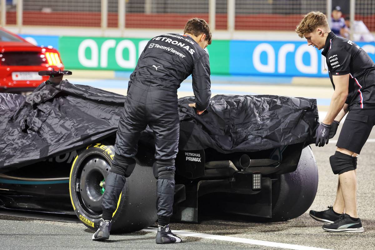 George Russell (GBR) Mercedes AMG F1 W14 stopped on the circuit.
24.02.2023. Formula 1 Testing, Sakhir, Bahrain, Day Two.