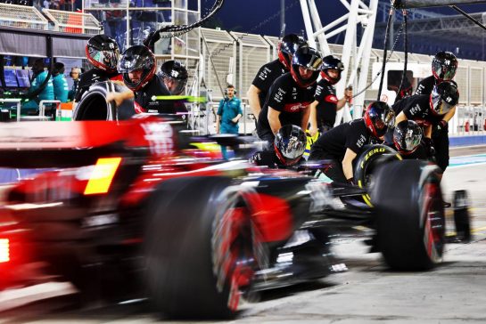 Zhou Guanyu (CHN) Alfa Romeo F1 Team C39 practices a pit stop.
24.02.2023. Formula 1 Testing, Sakhir, Bahrain, Day Two.
- www.xpbimages.com, EMail: requests@xpbimages.com © Copyright: Batchelor / XPB Images