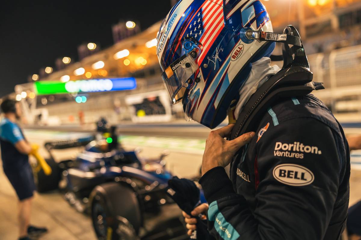 Logan Sargeant (USA) Williams Racing FW45 stops in the pits. 24.02.2023. Formula 1 Testing, Sakhir, Bahrain, Day Two.