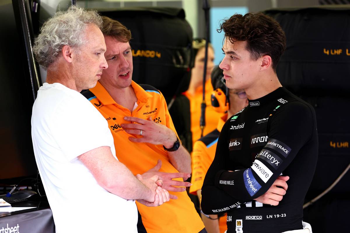 Lando Norris (GBR) McLaren and Mark Berryman (GBR) Add Motorsports Director and Driver Manager. 25.02.2023. Formula 1 Testing, Sakhir, Bahrain, Day Three.