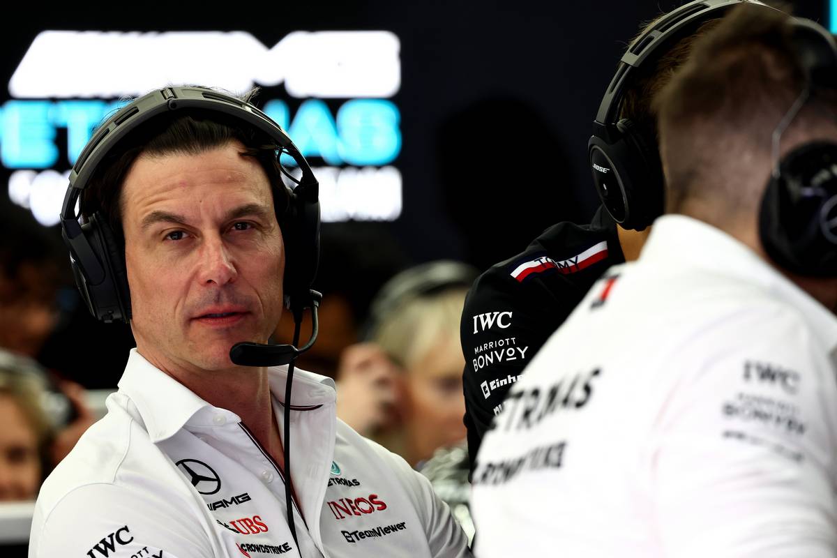 Wolff: Mercedes ‘enam sampai dua belas bulan’ di belakang Red Bull