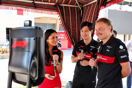 (L to R): Lissie Mackintosh (GBR) F1 Presenter and Content Creator with Zhou Guanyu (CHN) Alfa Romeo F1 Team and Valtteri Bottas (FIN) Alfa Romeo F1 Team.
02.03.2023. Formula 1 World Championship, Rd 1, Bahrain Grand Prix, Sakhir, Bahrain, Preparation Day.
- www.xpbimages.com, EMail: requests@xpbimages.com © Copyright: Moy / XPB Images