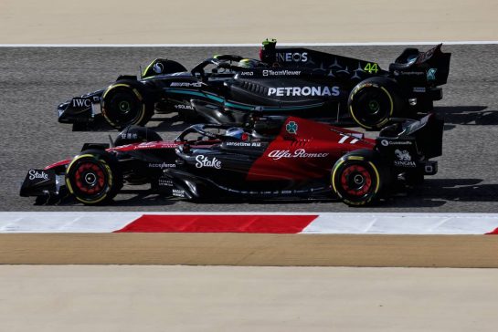 Valtteri Bottas (FIN) Alfa Romeo F1 Team C43 and Lewis Hamilton (GBR) Mercedes AMG F1 W14.
03.03.2023. Formula 1 World Championship, Rd 1, Bahrain Grand Prix, Sakhir, Bahrain, Practice Day
- www.xpbimages.com, EMail: requests@xpbimages.com © Copyright: Moy / XPB Images