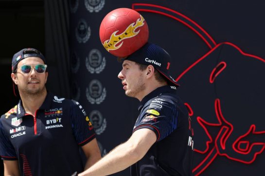 Max Verstappen (NLD) Red Bull Racing and Sergio Perez (MEX) Red Bull Racing.
04.03.2023. Formula 1 World Championship, Rd 1, Bahrain Grand Prix, Sakhir, Bahrain, Qualifying Day.
- www.xpbimages.com, EMail: requests@xpbimages.com © Copyright: Bearne / XPB Images