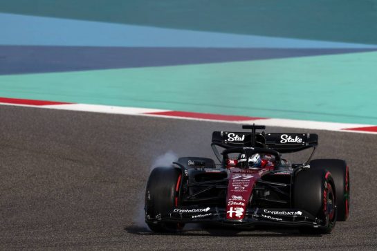 Valtteri Bottas (FIN) Alfa Romeo F1 Team C43 locks up under braking.
04.03.2023. Formula 1 World Championship, Rd 1, Bahrain Grand Prix, Sakhir, Bahrain, Qualifying Day.
- www.xpbimages.com, EMail: requests@xpbimages.com © Copyright: Moy / XPB Images