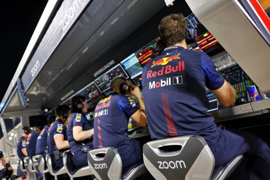 Red Bull Racing pit gantry.
04.03.2023. Formula 1 World Championship, Rd 1, Bahrain Grand Prix, Sakhir, Bahrain, Qualifying Day.
- www.xpbimages.com, EMail: requests@xpbimages.com © Copyright: Batchelor / XPB Images