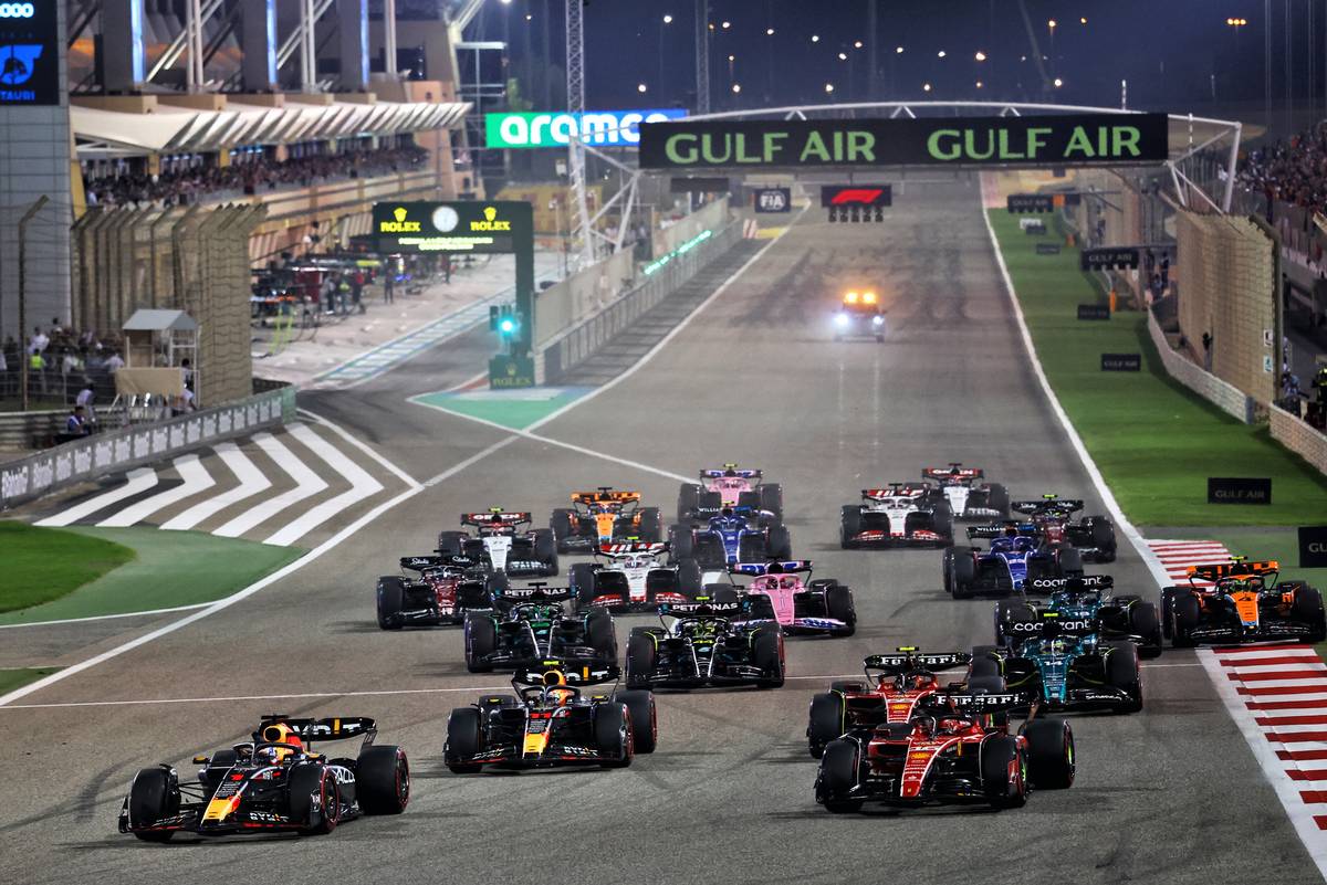 Max Verstappen (NLD) Red Bull Racing RB19 leads at the start of the race.
05.03.2023. Formula 1 World Championship, Rd 1, Bahrain Grand Prix, Sakhir, Bahrain, Race Day.