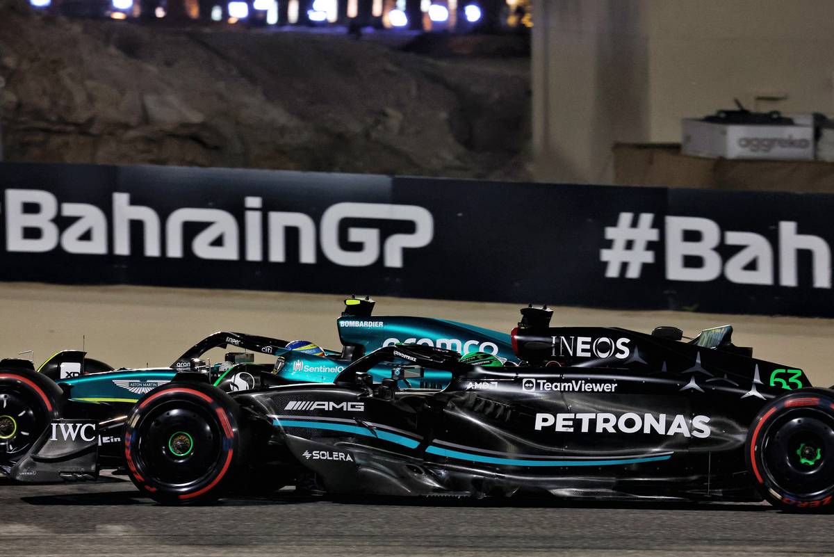 Fernando Alonso (ESP) Aston Martin F1 Team AMR23 and George Russell (GBR) Mercedes AMG F1 W14 battle for position.
05.03.2023. Formula 1 World Championship, Rd 1, Bahrain Grand Prix, Sakhir, Bahrain, Race Day.