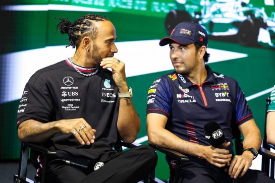 (L to R): Lewis Hamilton (GBR) Mercedes AMG F1 with Sergio Perez (MEX) Red Bull Racing, in the FIA Press Conference.
16.03.2023. Formula 1 World Championship, Rd 2, Saudi Arabian Grand Prix, Jeddah, Saudi Arabia, Preparation Day.
- www.xpbimages.com, EMail: requests@xpbimages.com © Copyright: XPB Images