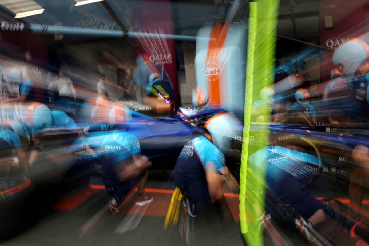 Logan Sargeant (USA) Williams Racing FW45 practices a pit stop. 18.03.2023. Formula 1 World Championship, Rd 2, Saudi Arabian Grand Prix, Jeddah, Saudi Arabia, Qualifying Day. - www.xpbimages.com, EMail: requests@xpbimages.com © Copyright: Bearne / XPB Images
