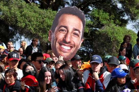 Circuit atmosphere - fans and a Daniel Ricciardo (AUS) Red Bull Racing Reserve and Third Driver face cut out.
30.03.2023. Formula 1 World Championship, Rd 3, Australian Grand Prix, Albert Park, Melbourne, Australia, Preparation Day.
- www.xpbimages.com, EMail: requests@xpbimages.com © Copyright: Moy / XPB Images