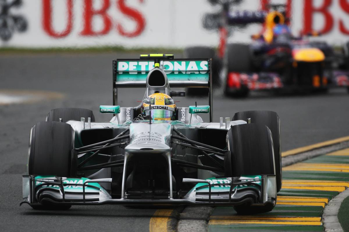 Sepuluh tahun kemudian, Hamilton merenungkan kepindahan ‘berisiko’ ke Mercedes