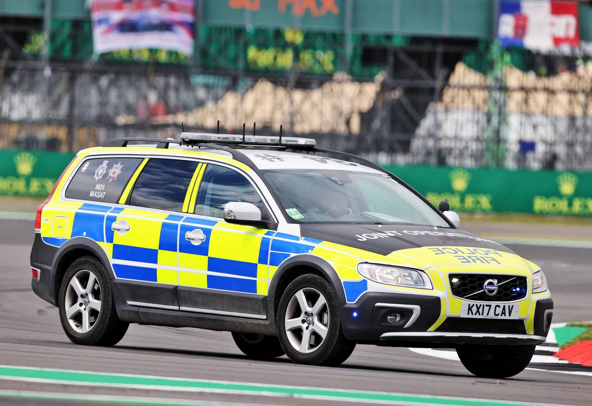 Police on the circuit at the start of the race as an incident involving people attempting to enter the circuit.
03.07.2022. Formula 1 World Championship, Rd 10, British Grand Prix, Silverstone, England, Race Day.
- www.xpbimages.com, EMail: requests@xpbimages.com © Copyright: Moy / XPB Images