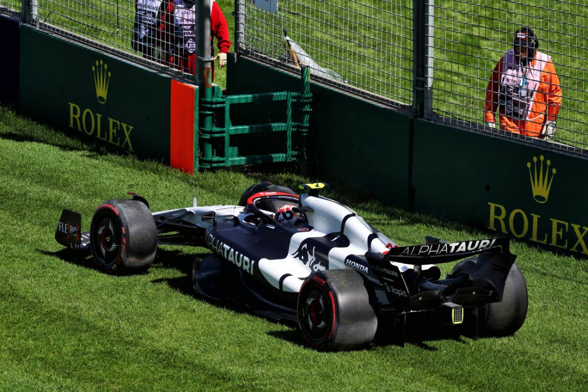 Yuki Tsunoda (JPN) AlphaTauri AT04 runs wide.
31.03.2023. Formula 1 World Championship, Rd 3, Australian Grand Prix, Albert Park, Melbourne, Australia, Practice Day.
- www.xpbimages.com, EMail: requests@xpbimages.com © Copyright: Moy / XPB Images