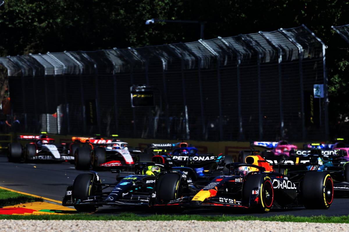 (L to R): Lewis Hamilton (GBR) Mercedes AMG F1 W14 and Max Verstappen (NLD) Red Bull Racing RB19 battle for position at the start of the race. 02.04.2023. Formula 1 World Championship, Rd 3, Australian Grand Prix, Albert Park, Melbourne, Australia, Race Day. - www.xpbimages.com, EMail: requests@xpbimages.com © Copyright: Charniaux / XPB Images