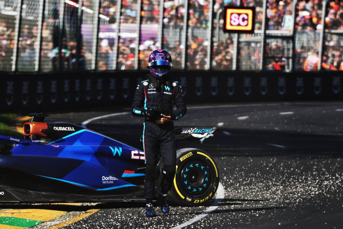 Alexander Albon (THA) Williams Racing FW45 crashed out of the race. 02.04.2023. Formula 1 World Championship, Rd 3, Australian Grand Prix, Albert Park, Melbourne, Australia, Race Day. - www.xpbimages.com, EMail: requests@xpbimages.com © Copyright: Coates / XPB Images