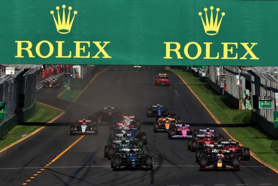 George Russell (GBR) Mercedes AMG F1 W14 leads Max Verstappen (NLD) Red Bull Racing RB19 at the start of the race.
02.04.2023. Formula 1 World Championship, Rd 3, Australian Grand Prix, Albert Park, Melbourne, Australia, Race Day.
- www.xpbimages.com, EMail: requests@xpbimages.com © Copyright: Moy / XPB Images