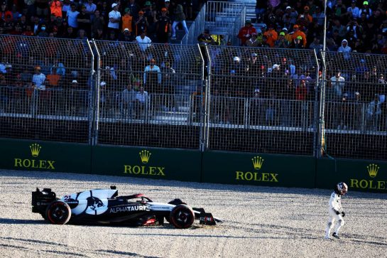 Nyck de Vries (NLD) AlphaTauri AT04 crashed out at the second restart of the race.
02.04.2023. Formula 1 World Championship, Rd 3, Australian Grand Prix, Albert Park, Melbourne, Australia, Race Day.
- www.xpbimages.com, EMail: requests@xpbimages.com © Copyright: Coates / XPB Images