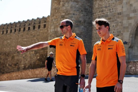 Oscar Piastri (AUS) McLaren walks the circuit with the team.
27.04.2023. Formula 1 World Championship, Rd 4, Azerbaijan Grand Prix, Baku Street Circuit, Azerbaijan, Preparation Day.
- www.xpbimages.com, EMail: requests@xpbimages.com © Copyright: Bearne / XPB Images