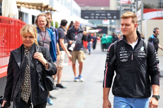 (L to R): Corinna Schumacher (GER) with her son Mick Schumacher (GER) Mercedes AMG F1 Reserve Driver.
28.04.2023. Formula 1 World Championship, Rd 4, Azerbaijan Grand Prix, Baku Street Circuit, Azerbaijan, Qualifying Day.
- www.xpbimages.com, EMail: requests@xpbimages.com © Copyright: Bearne / XPB Images