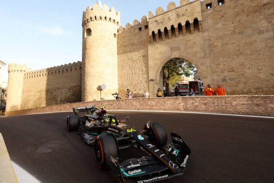 Lewis Hamilton (GBR) Mercedes AMG F1 W14.
28.04.2023. Formula 1 World Championship, Rd 4, Azerbaijan Grand Prix, Baku Street Circuit, Azerbaijan, Qualifying Day.
- www.xpbimages.com, EMail: requests@xpbimages.com © Copyright: Bearne / XPB Images