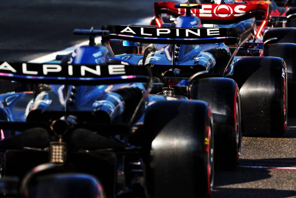 Pierre Gasly (FRA) Alpine F1 Team A523 and Esteban Ocon (FRA) Alpine F1 Team A523 in the pits.
28.04.2023. Formula 1 World Championship, Rd 4, Azerbaijan Grand Prix, Baku Street Circuit, Azerbaijan, Qualifying Day.
 - www.xpbimages.com, EMail: requests@xpbimages.com © Copyright: Coates / XPB Images