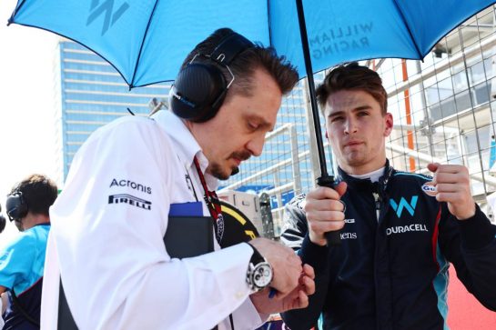 Logan Sargeant (USA) Williams Racing with Gaetan Jego, Williams Racing Race Engineer on the grid.
30.04.2023. Formula 1 World Championship, Rd 4, Azerbaijan Grand Prix, Baku Street Circuit, Azerbaijan, Race Day.
- www.xpbimages.com, EMail: requests@xpbimages.com © Copyright: Batchelor / XPB Images