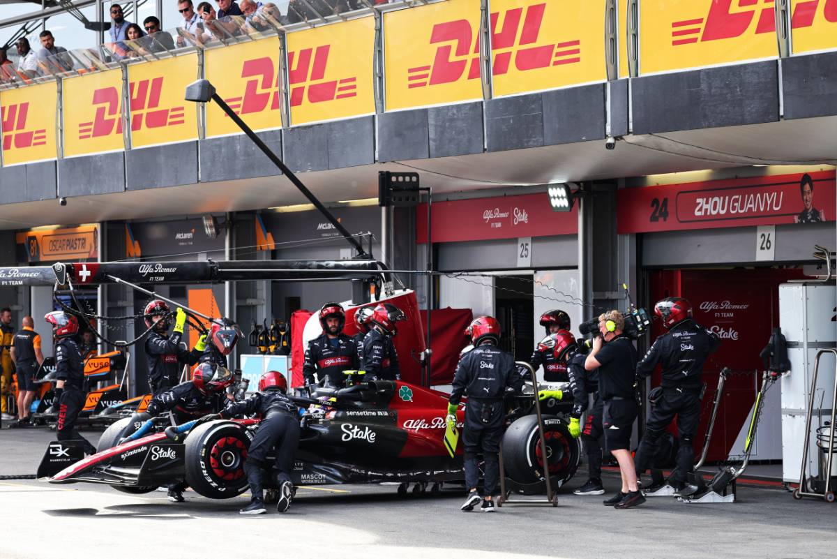 Zhou Guanyu (CHN) Alfa Romeo F1 Team C43 retired from the race.
30.04.2023. Formula 1 World Championship, Rd 4, Azerbaijan Grand Prix, Baku Street Circuit, Azerbaijan, Race Day.
- www.xpbimages.com, EMail: requests@xpbimages.com © Copyright: Batchelor / XPB Images
