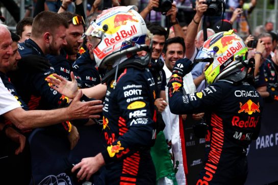 Race winner Sergio Perez (MEX) Red Bull Racing celebrates with the team in parc ferme alongside second placed team mate Max Verstappen (NLD) Red Bull Racing (Left).
30.04.2023. Formula 1 World Championship, Rd 4, Azerbaijan Grand Prix, Baku Street Circuit, Azerbaijan, Race Day.
- www.xpbimages.com, EMail: requests@xpbimages.com © Copyright: Coates / XPB Images